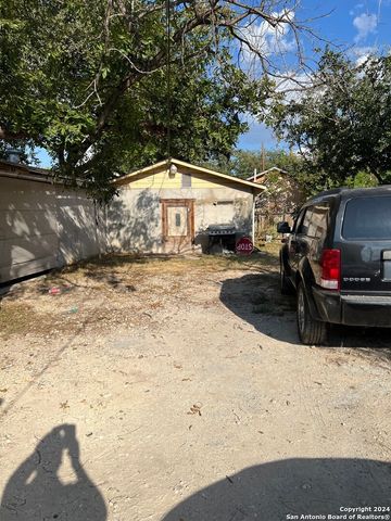 1110 S HACKBERRY ST, San Antonio, TX 78210