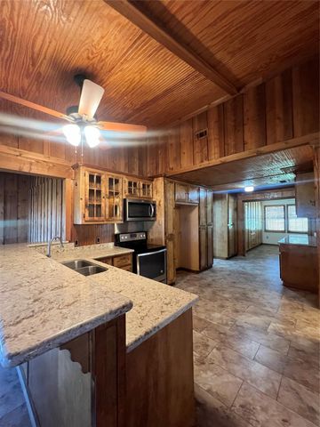 2 Lee Drive, Huntsville, TX 77320