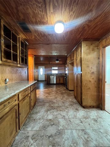 2 Lee Drive, Huntsville, TX 77320