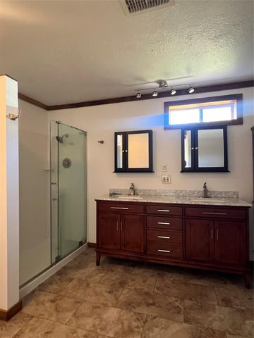 2 Lee Drive, Huntsville, TX 77320