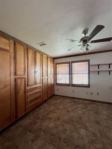 2 Lee Drive, Huntsville, TX 77320