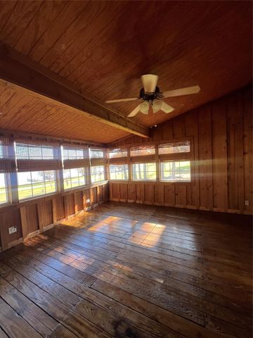 2 Lee Drive, Huntsville, TX 77320