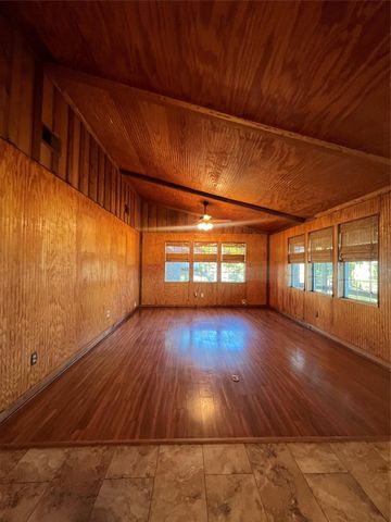 2 Lee Drive, Huntsville, TX 77320