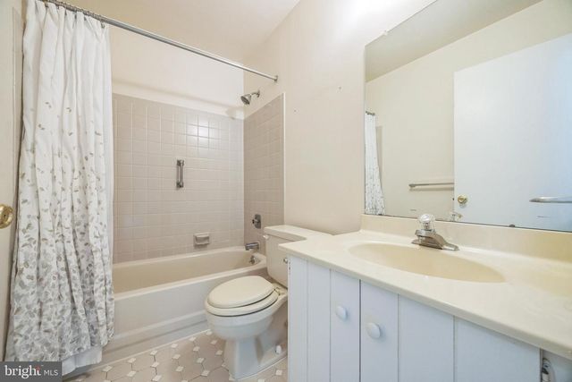 838 KINGS CROFT, Cherry Hill, NJ 08034