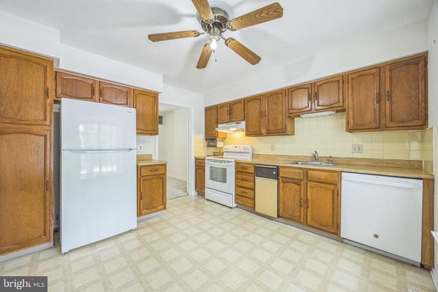 838 KINGS CROFT, Cherry Hill, NJ 08034