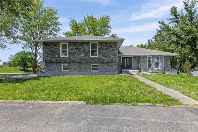 12223 Hills Road, Kearney, MO 64060