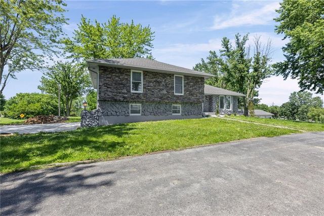 12223 Hills Road, Kearney, MO 64060
