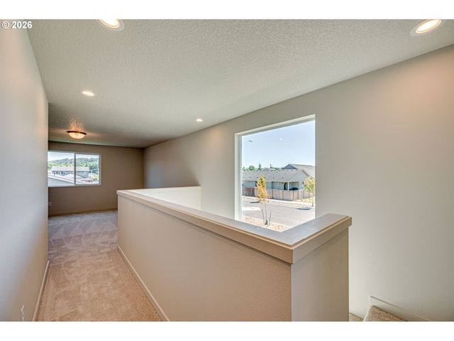 2002 HENDERSON Way, Longview, WA 98632