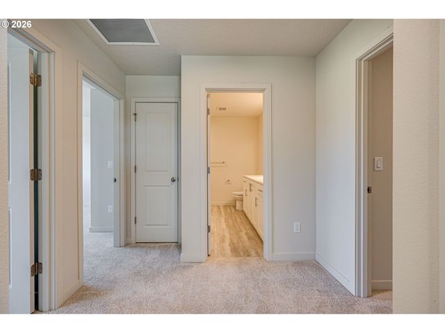 2002 HENDERSON Way, Longview, WA 98632