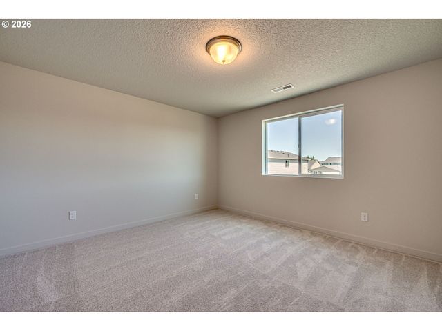 2002 HENDERSON Way, Longview, WA 98632
