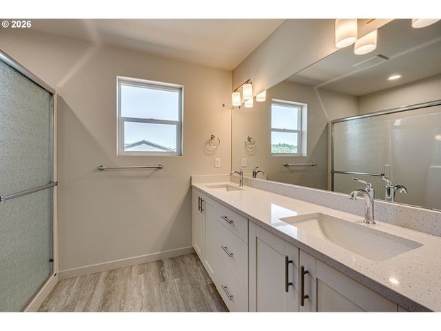 2002 HENDERSON Way, Longview, WA 98632
