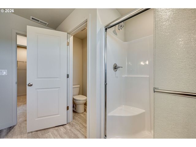 2002 HENDERSON Way, Longview, WA 98632