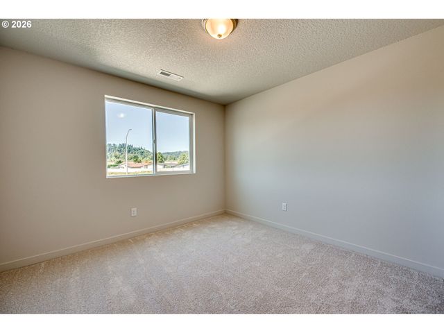 2002 HENDERSON Way, Longview, WA 98632