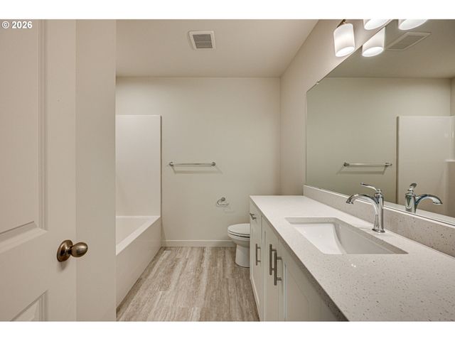 2002 HENDERSON Way, Longview, WA 98632