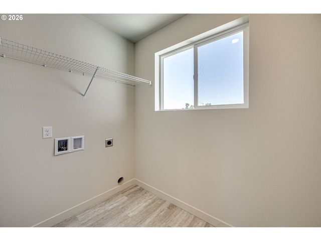 2002 HENDERSON Way, Longview, WA 98632