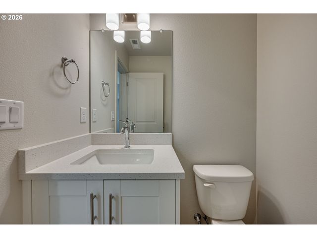2002 HENDERSON Way, Longview, WA 98632