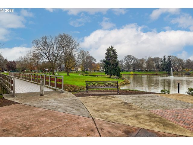 2002 HENDERSON Way, Longview, WA 98632