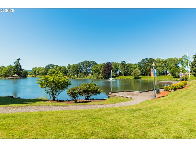 2002 HENDERSON Way, Longview, WA 98632