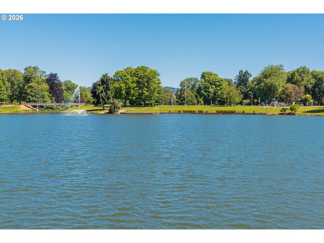 2002 HENDERSON Way, Longview, WA 98632