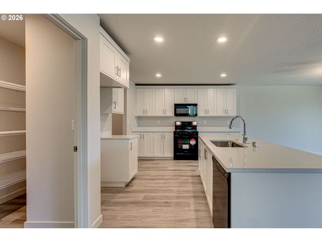 2002 HENDERSON Way, Longview, WA 98632