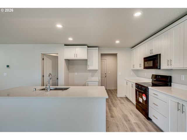 2002 HENDERSON Way, Longview, WA 98632