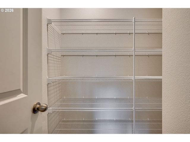 2002 HENDERSON Way, Longview, WA 98632