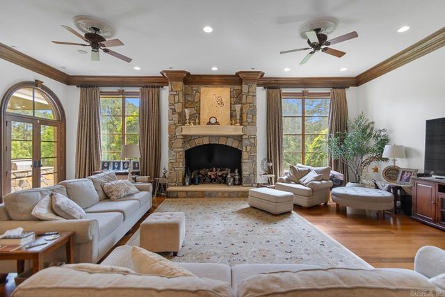 10 Valley Crest Ct, Little Rock, AR 72223