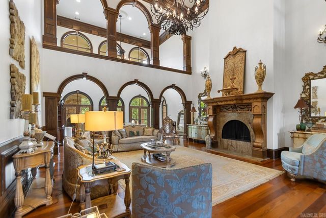 10 Valley Crest Ct, Little Rock, AR 72223