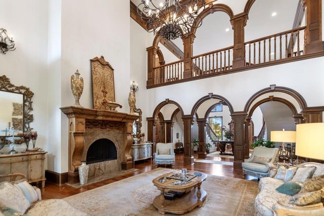 10 Valley Crest Ct, Little Rock, AR 72223