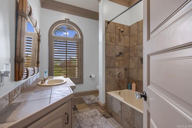 10 Valley Crest Ct, Little Rock, AR 72223