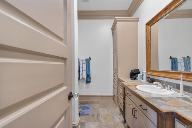 10 Valley Crest Ct, Little Rock, AR 72223