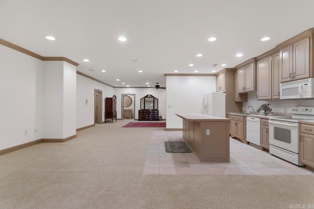 10 Valley Crest Ct, Little Rock, AR 72223