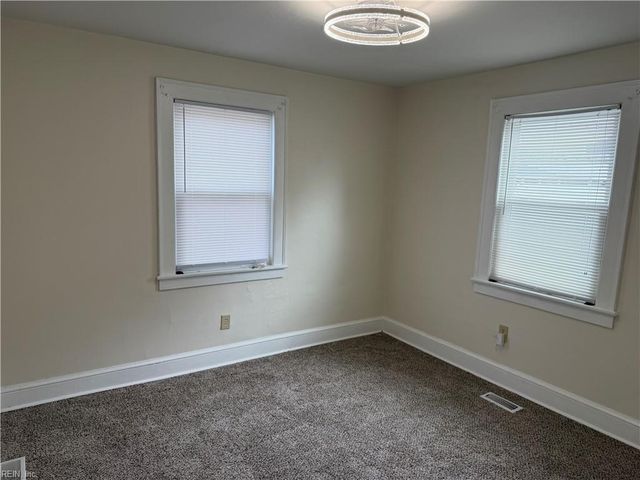 21 Dekalb AVE, Portsmouth, VA 23702