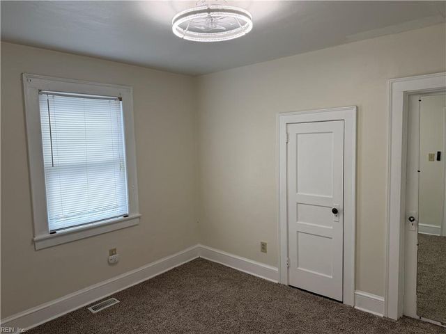 21 Dekalb AVE, Portsmouth, VA 23702