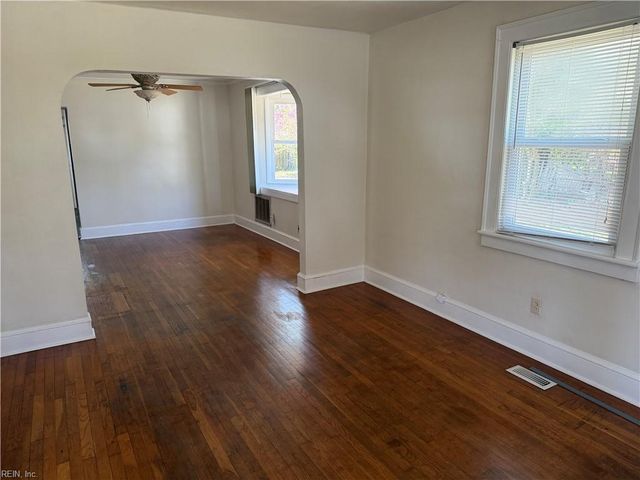 21 Dekalb AVE, Portsmouth, VA 23702