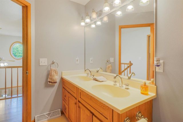 623 Overlook Terrace, Deforest, WI 53532