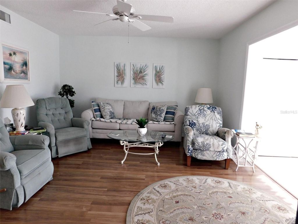 Image 12 of property listing at 7301 29TH AVE DR W 108, Bradenton, FL 34209