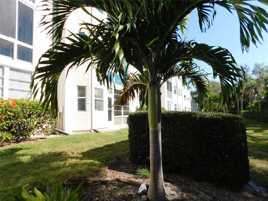 Image 15 of property listing at 7301 29TH AVE DR W 108, Bradenton, FL 34209