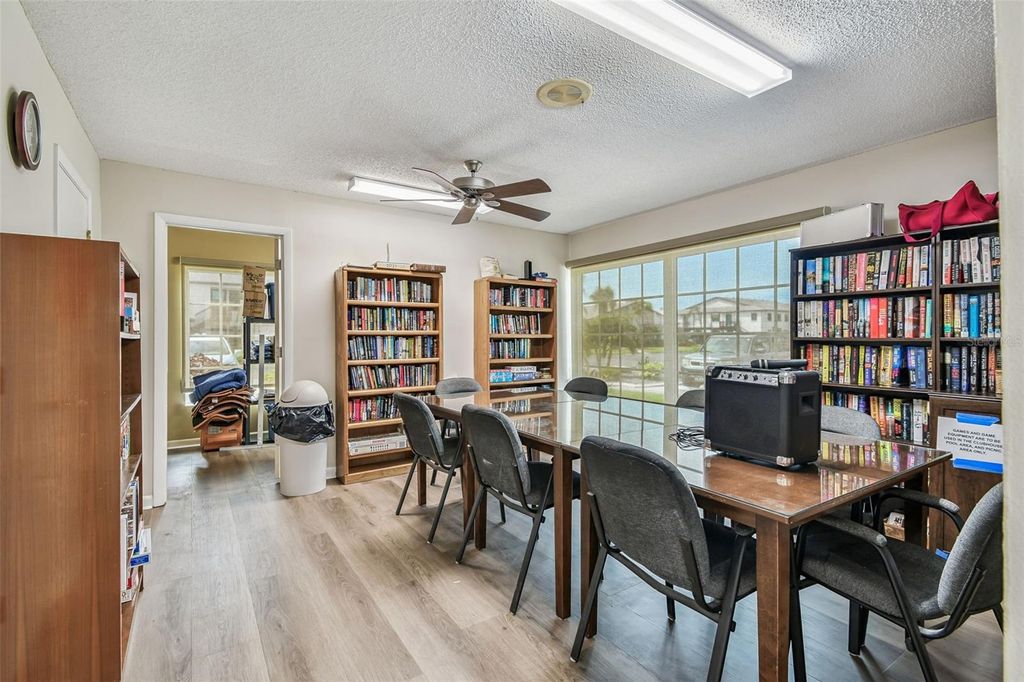 Image 17 of property listing at 7301 29TH AVE DR W 108, Bradenton, FL 34209