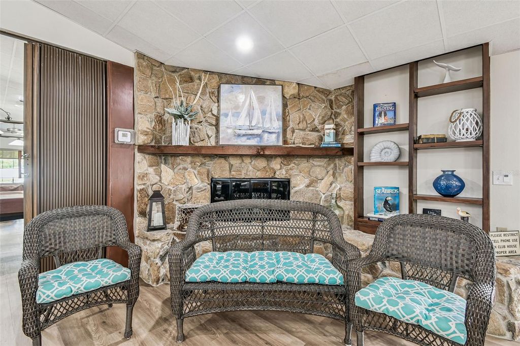 Image 18 of property listing at 7301 29TH AVE DR W 108, Bradenton, FL 34209