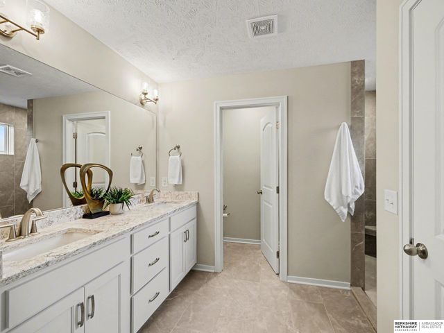8126 S 196 Street, Gretna, NE 68028