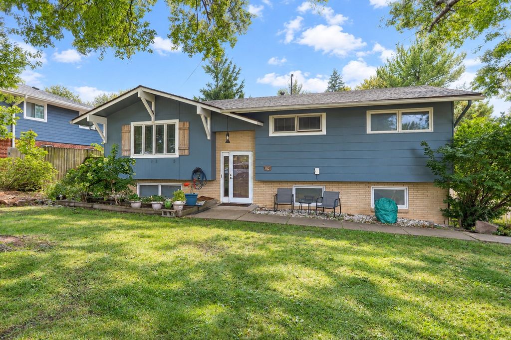 8194 Sunrise Boulevard, Clive, IA 50325
