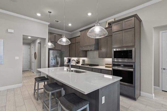 179 Highland Park, Castroville, TX 78009