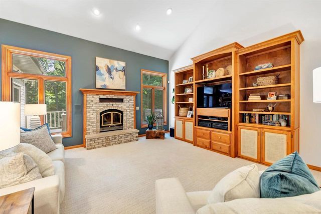 2575 TERESA COURT, Green Bay, WI 54311