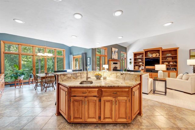 2575 TERESA COURT, Green Bay, WI 54311