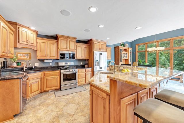 2575 TERESA COURT, Green Bay, WI 54311