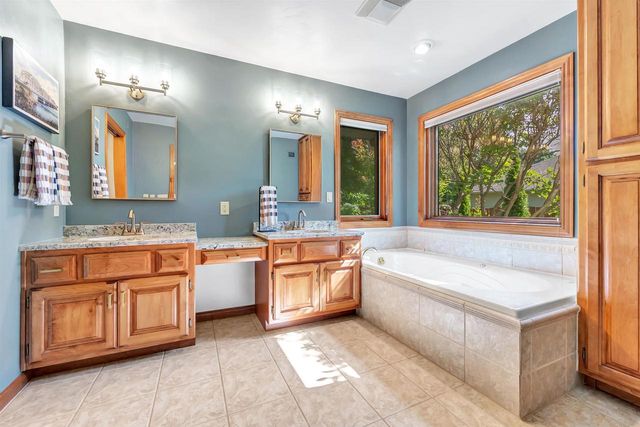 2575 TERESA COURT, Green Bay, WI 54311