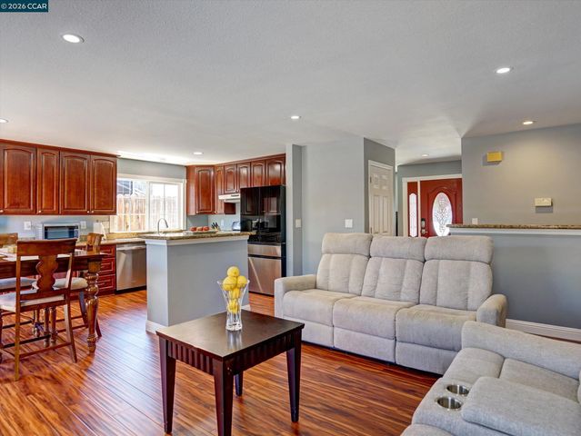 2161 Jacqueline Dr, Pittsburg, CA 94565
