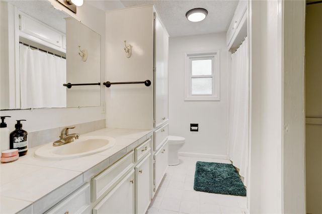 29040 East Lake, Hempstead, TX 77445