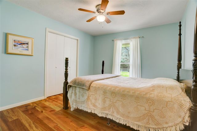 29040 East Lake, Hempstead, TX 77445